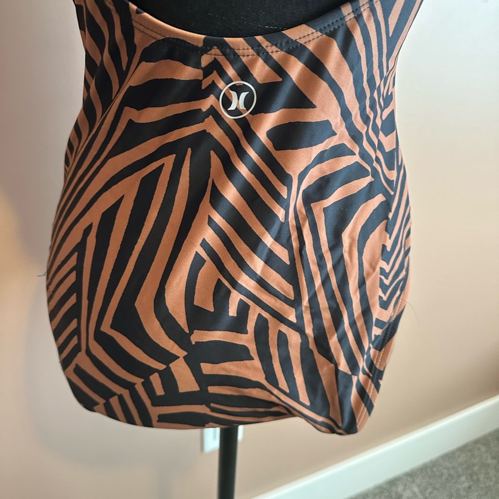 NWOT Hurley, one piece swimming suit - Picture 4 of 8
